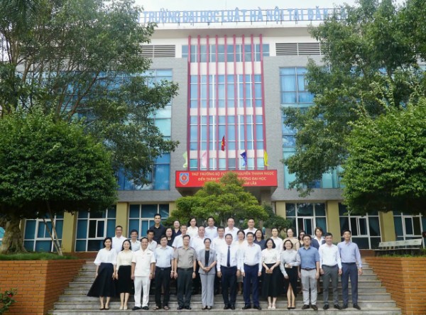 Phân hiệu Đại học Luật Hà Nội tại Đắk Lắk tuyển sinh 300 chỉ tiêu chính quy ngành Luật năm 2025